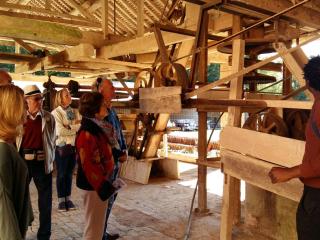 Photo d'une visite de la Tuilerie de Bezanleu