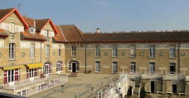 Vue sur la maison des artistes à Couilly-Pont-aux-Dames