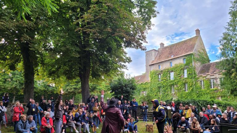 Représentation au Château de Paley emmenez moi 2022